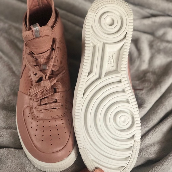 Nike Air Force 1 - Picture 3 of 3